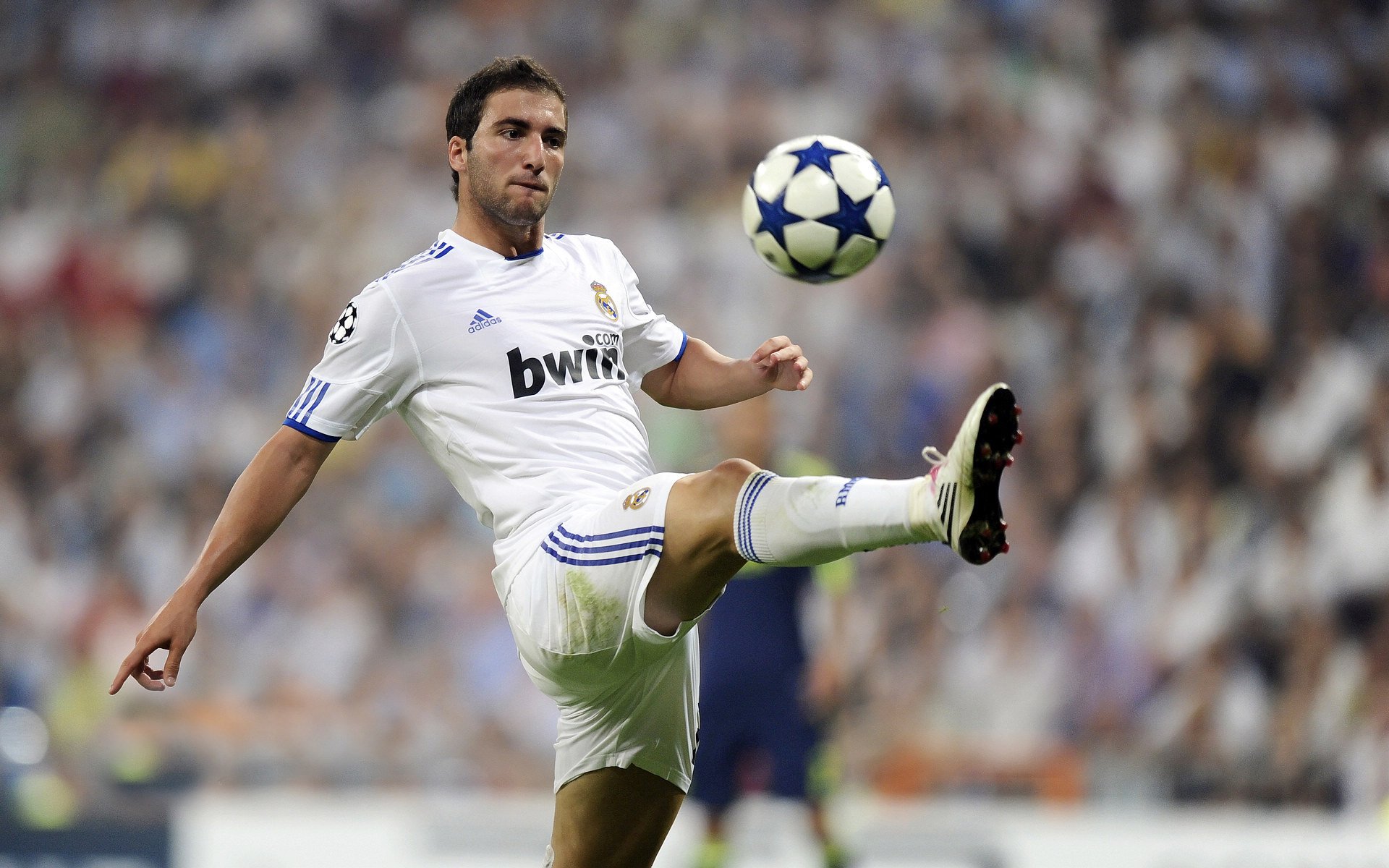 2021年季后赛：库里的“神级”表现带领勇士杀入下一轮，续写辉煌